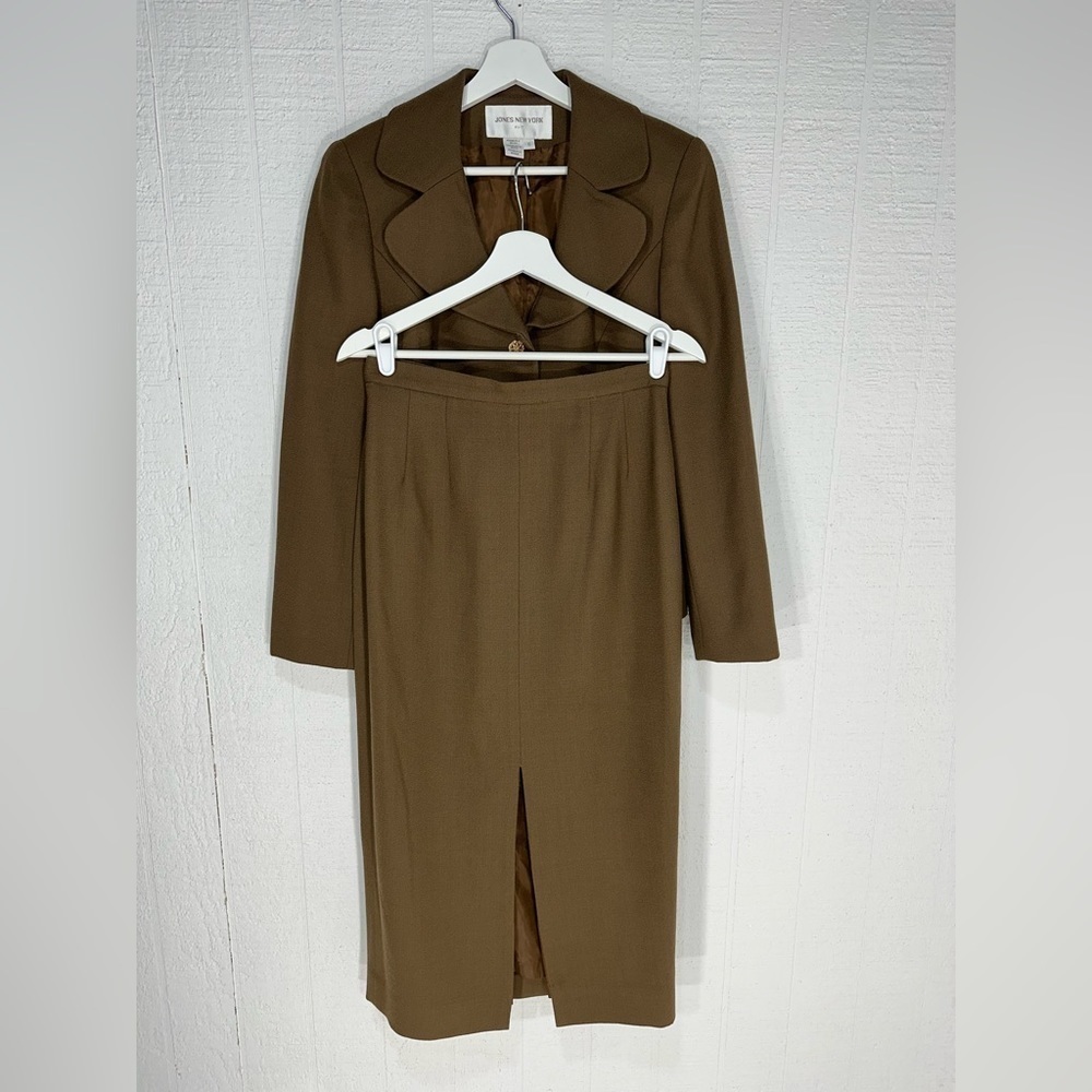 Jones New York wool suit brown size 6
